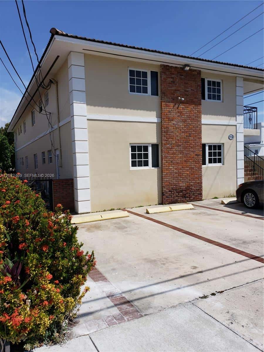 2725 SW 25th St # 1, Miami FL 33133