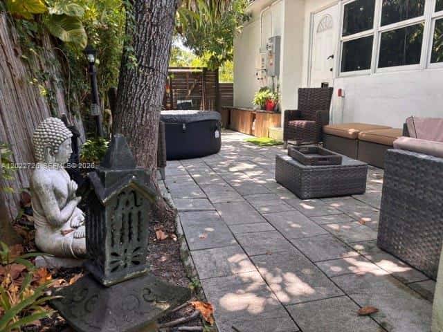 8228 NE 8th Ct, Miami FL 33138
