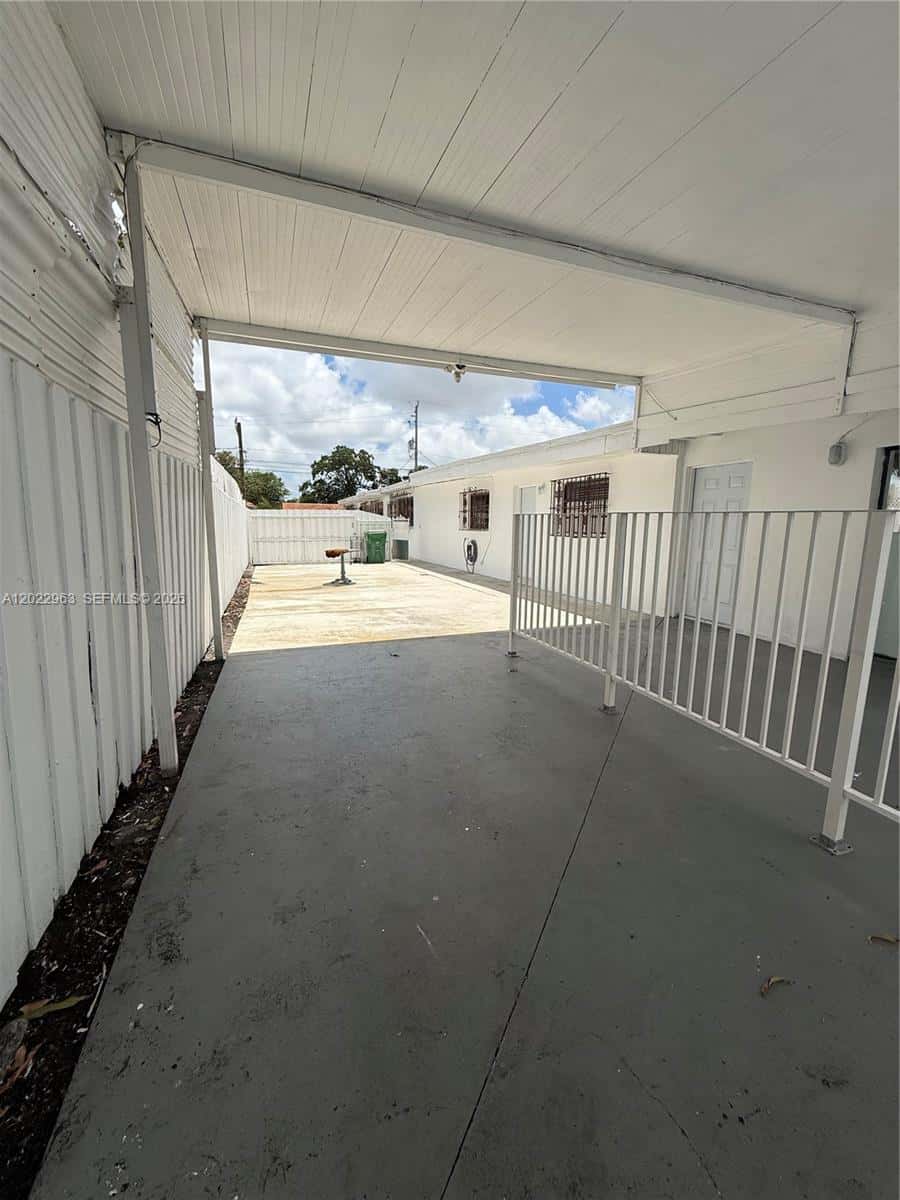 1046 NW 33rd Ave, Miami FL 33125