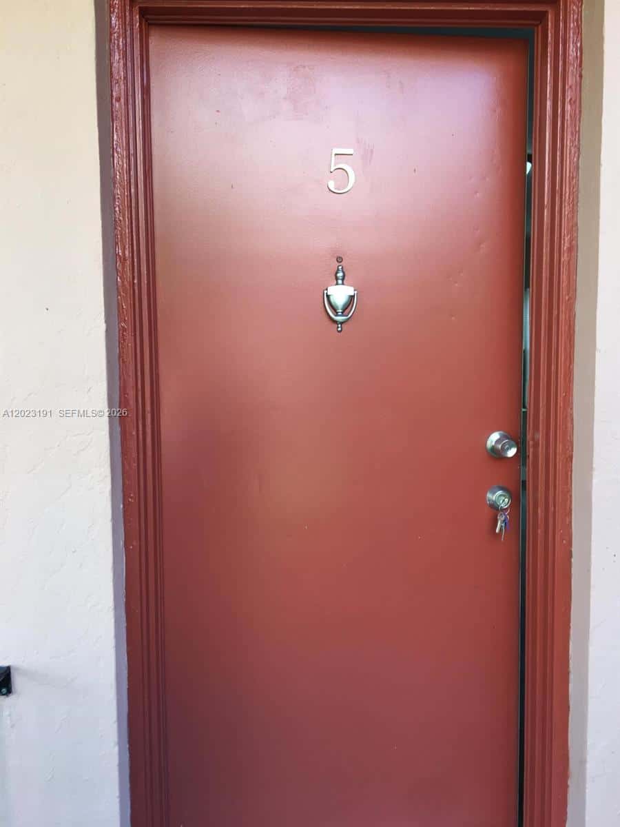 520 SW 4th St # 5, Miami FL 33130