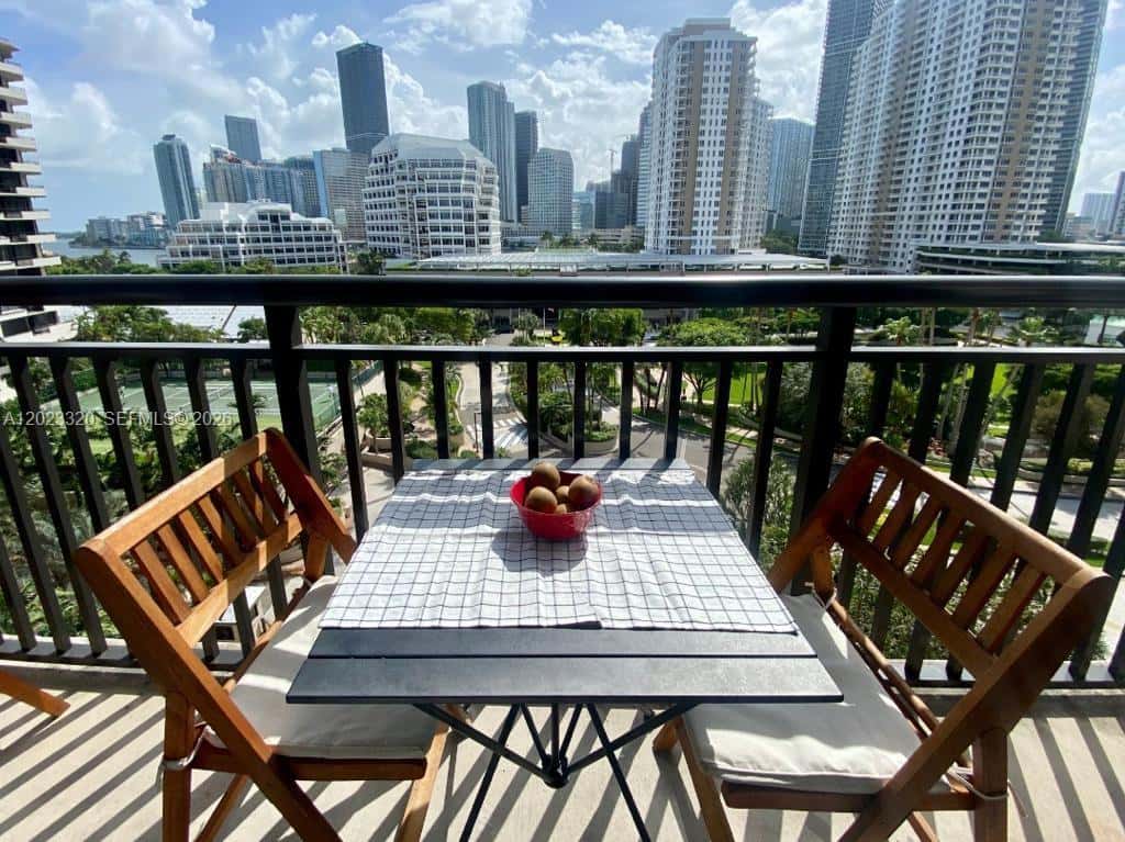 540 Brickell Key Dr # 913, Miami FL 33131