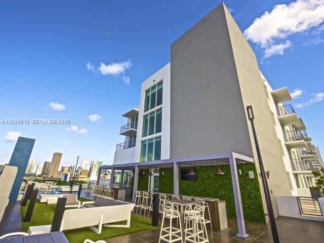 729 NW 2nd St # 410, Miami FL 33128