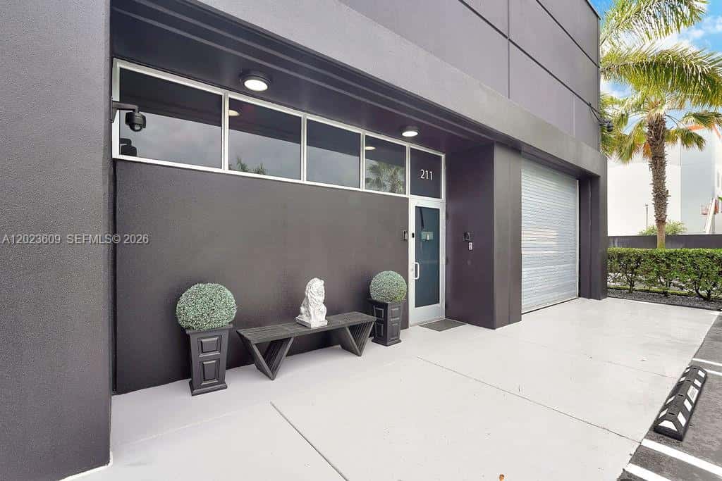 6030 NW 102nd Ave # 211, Doral FL 33178