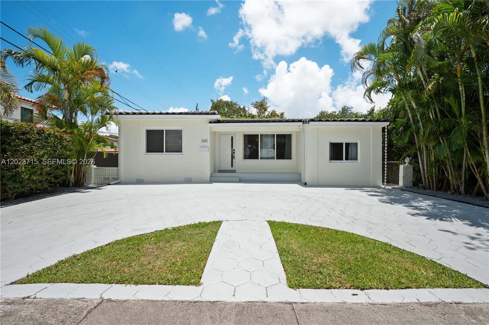 4220 SW 14th St, Miami FL 33134