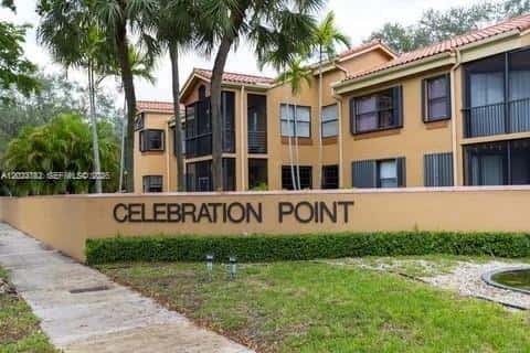 15525 N Miami Lakeway N # 8, Miami Lakes FL 33014