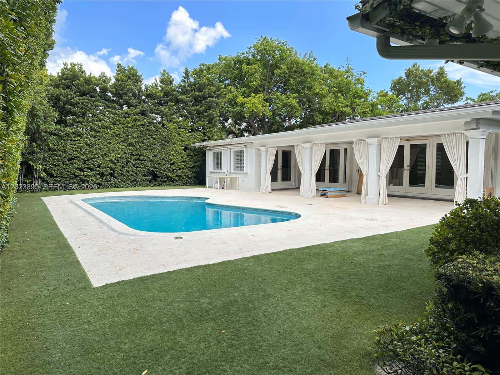 181 Island Dr, Key Biscayne FL 33149