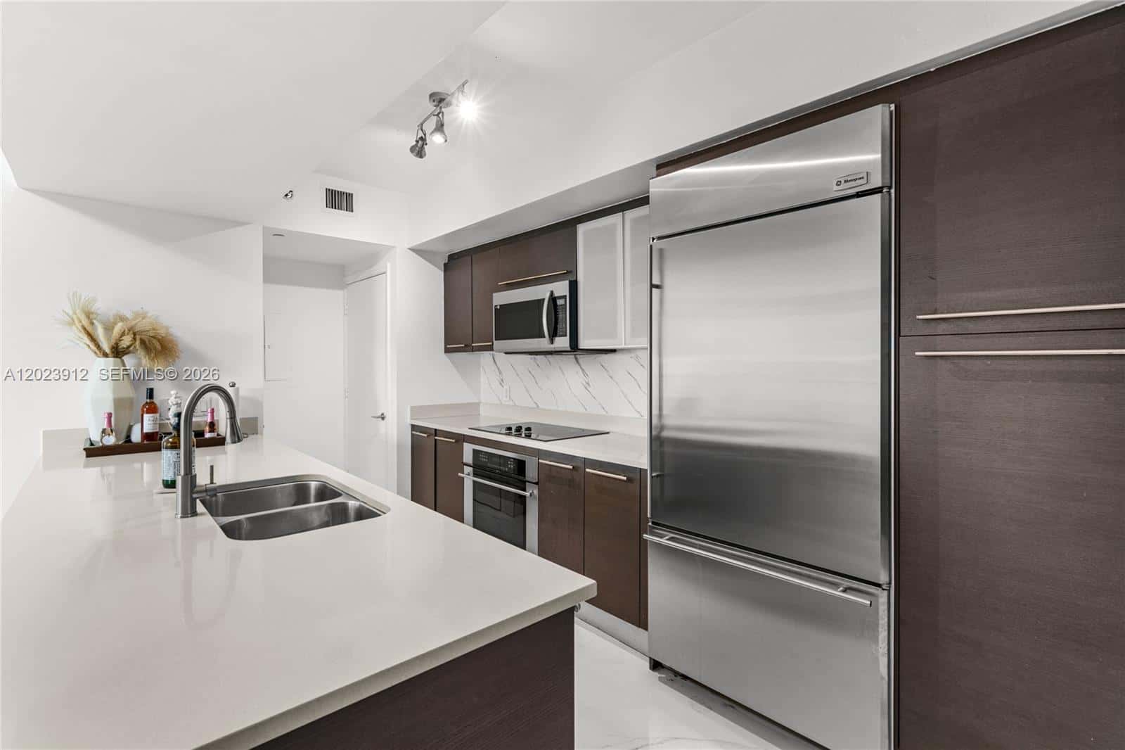 55 SE 6th St # 1203, Miami FL 33131