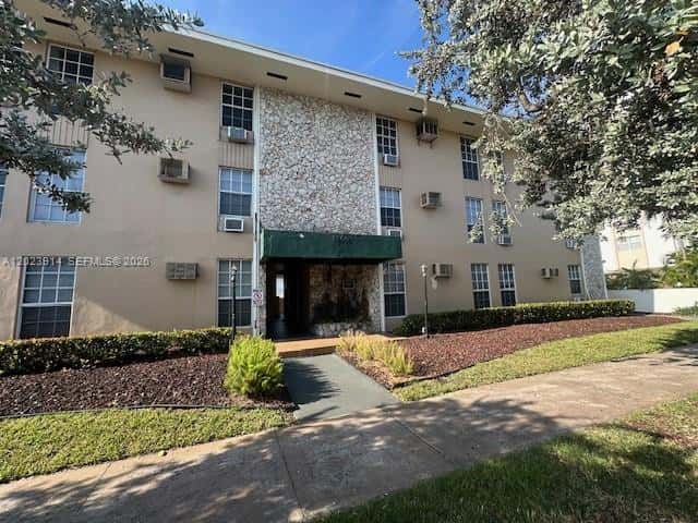 1400 S Douglas Rd # 17, Coral Gables FL 33134