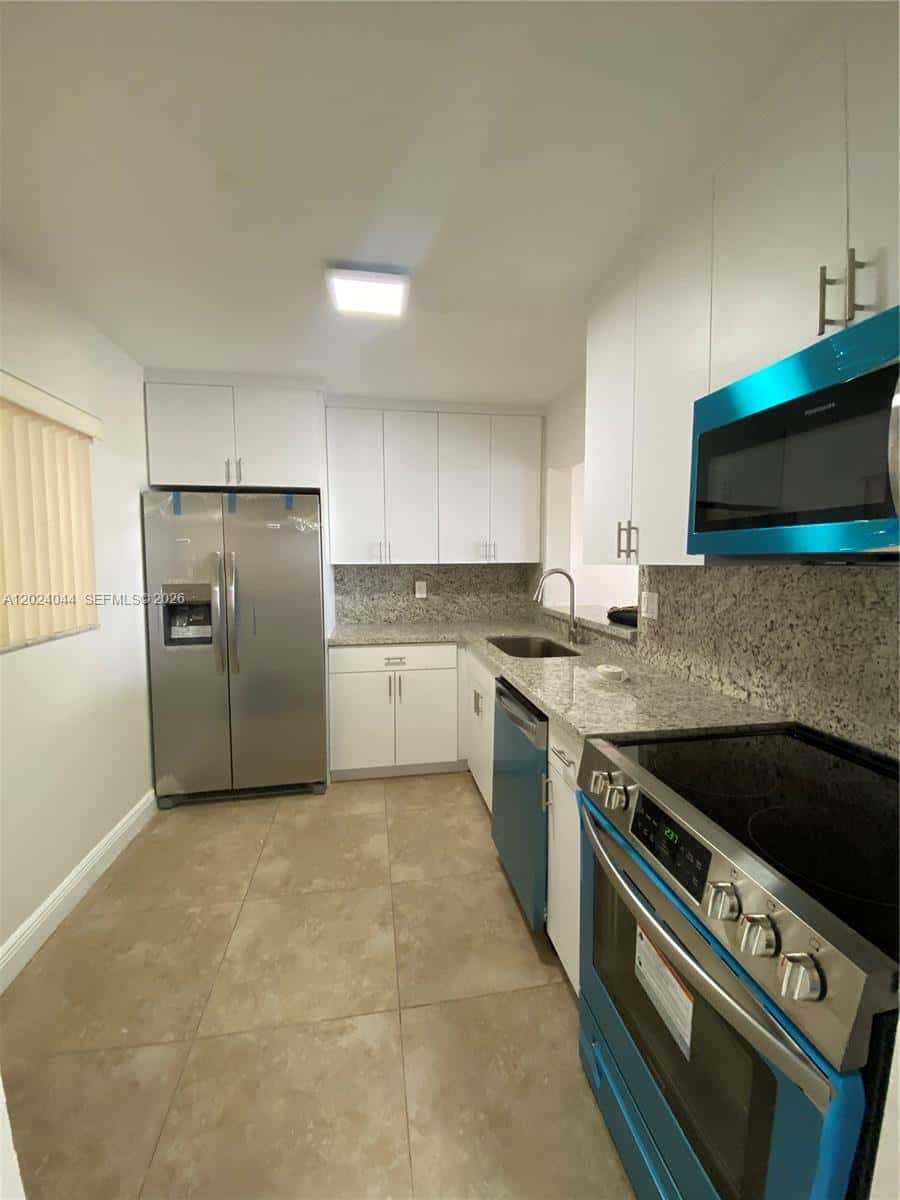 8635 NW 8th Street # 305, Miami FL 33126