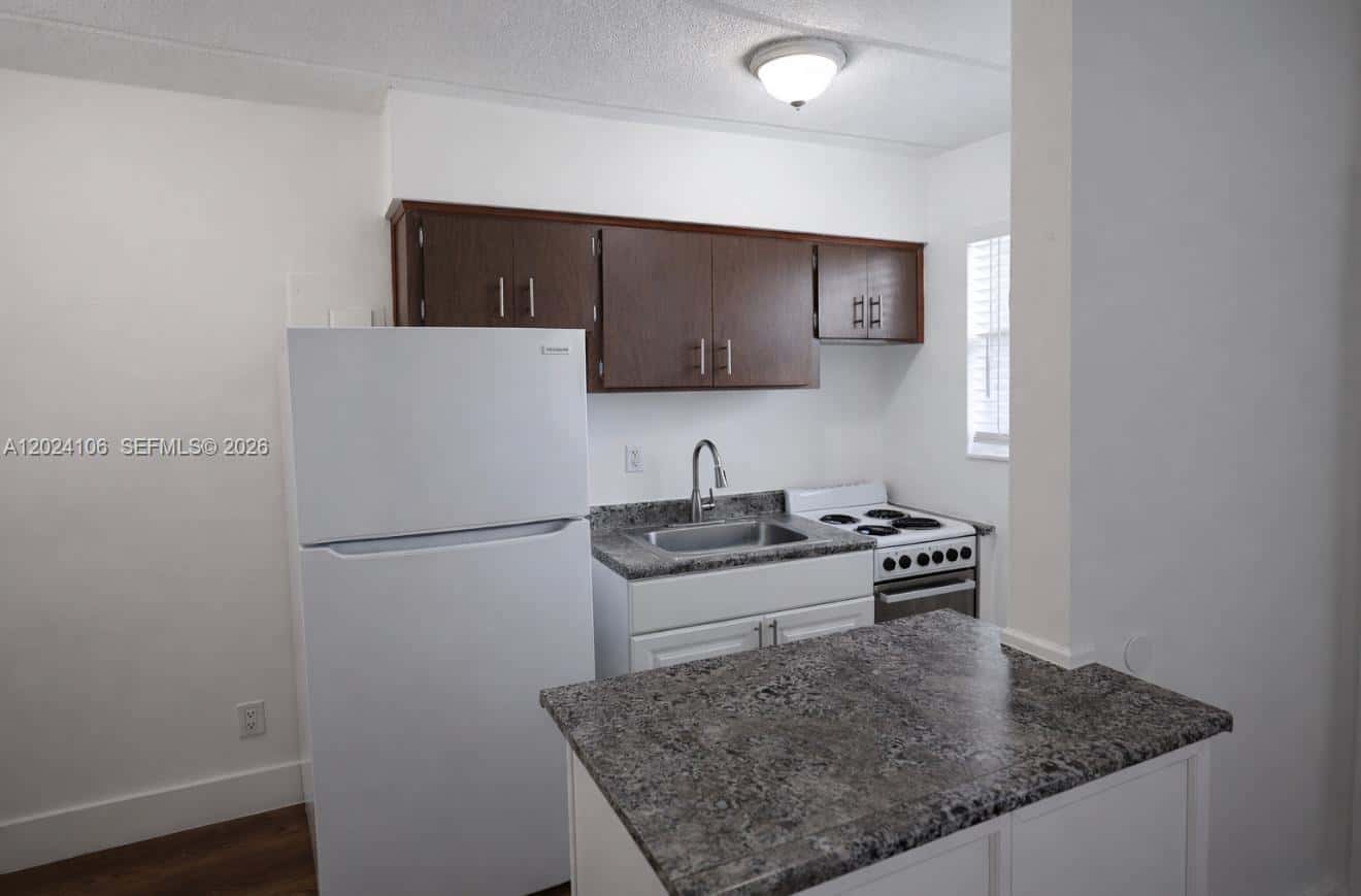 1235 W 66th St # 12, Hialeah FL 33012