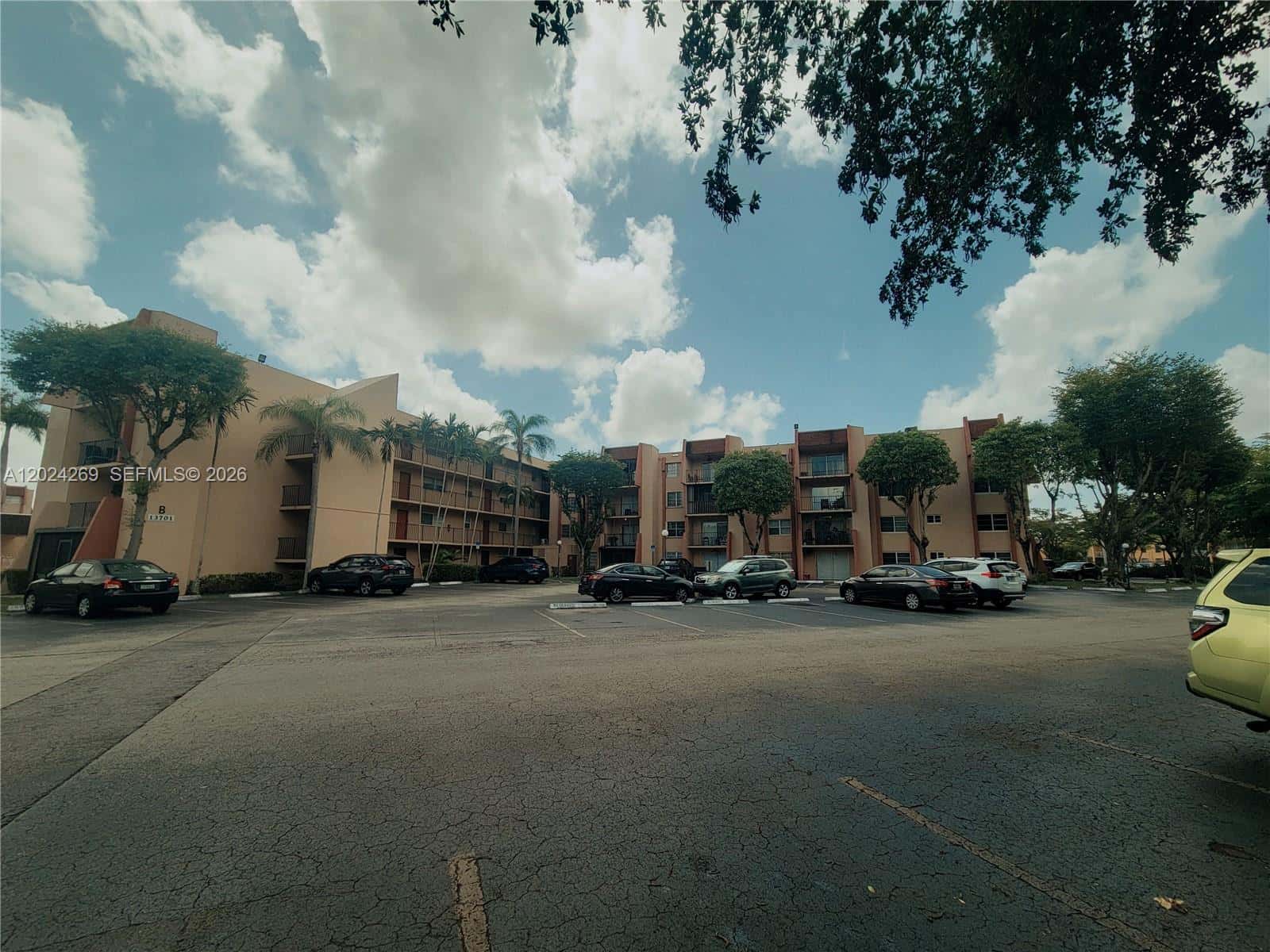 13701 Kendale Lakes Cir # 112, Miami FL 33183