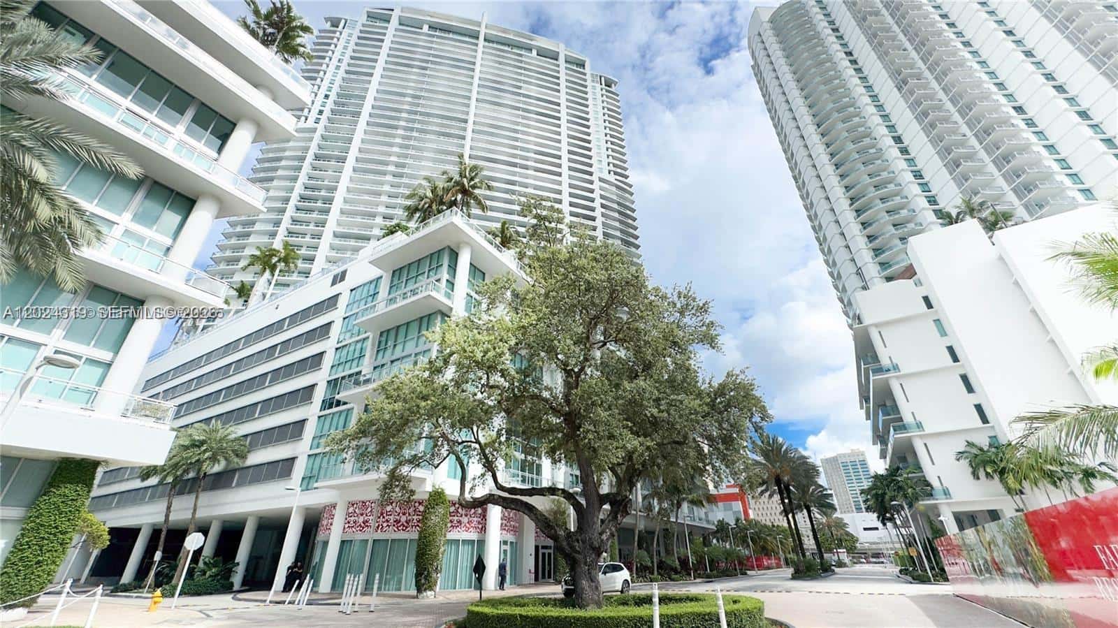 90 SW 3rd St # 1409, Miami FL 33130
