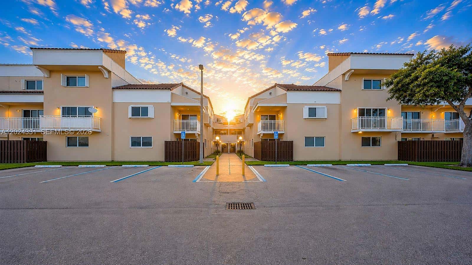 14903 SW 80th St # 201, Miami FL 33193