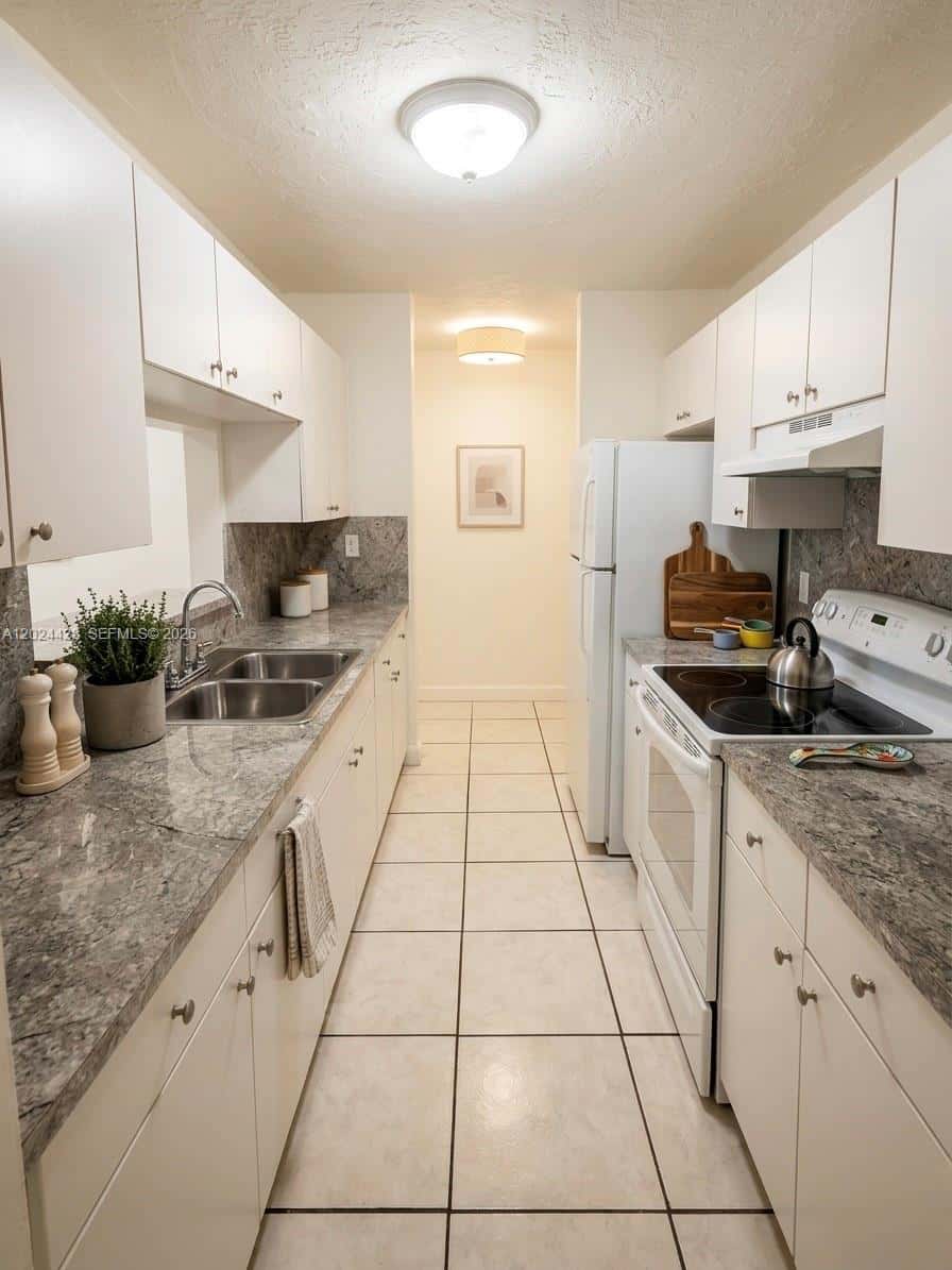 2745 W Okeechobee Rd # 39, Hialeah FL 33010