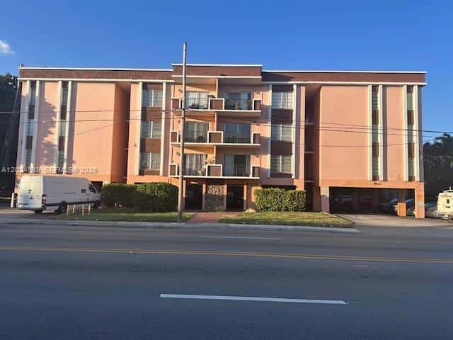 365 NE 125th St # 306, North Miami FL 33161