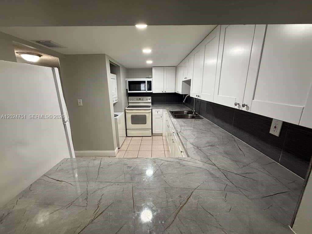 10000 NW 80th Ct # 2345, Hialeah Gardens FL 33016