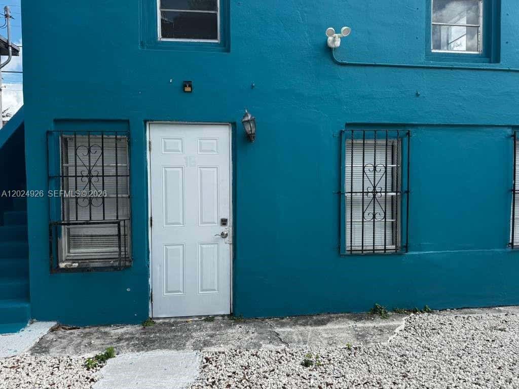 1121 NW 40th St # 3, Miami FL 33127