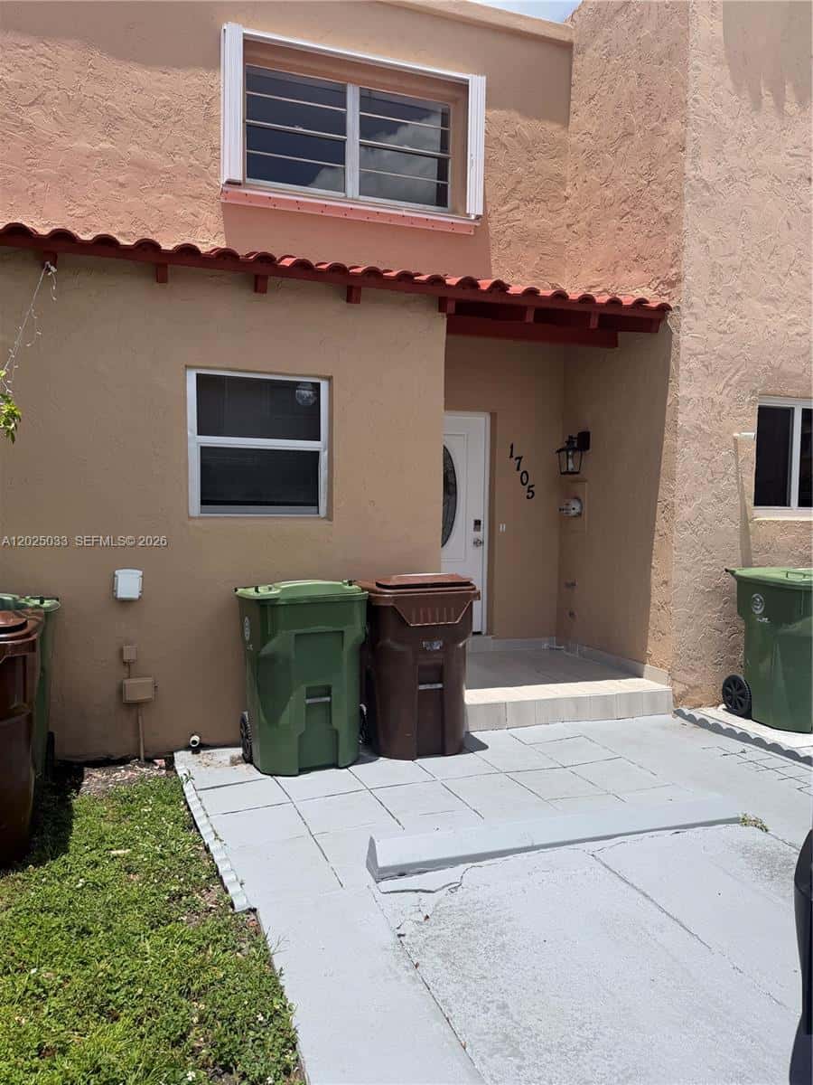 1705 W 57th St # 506, Hialeah FL 33012