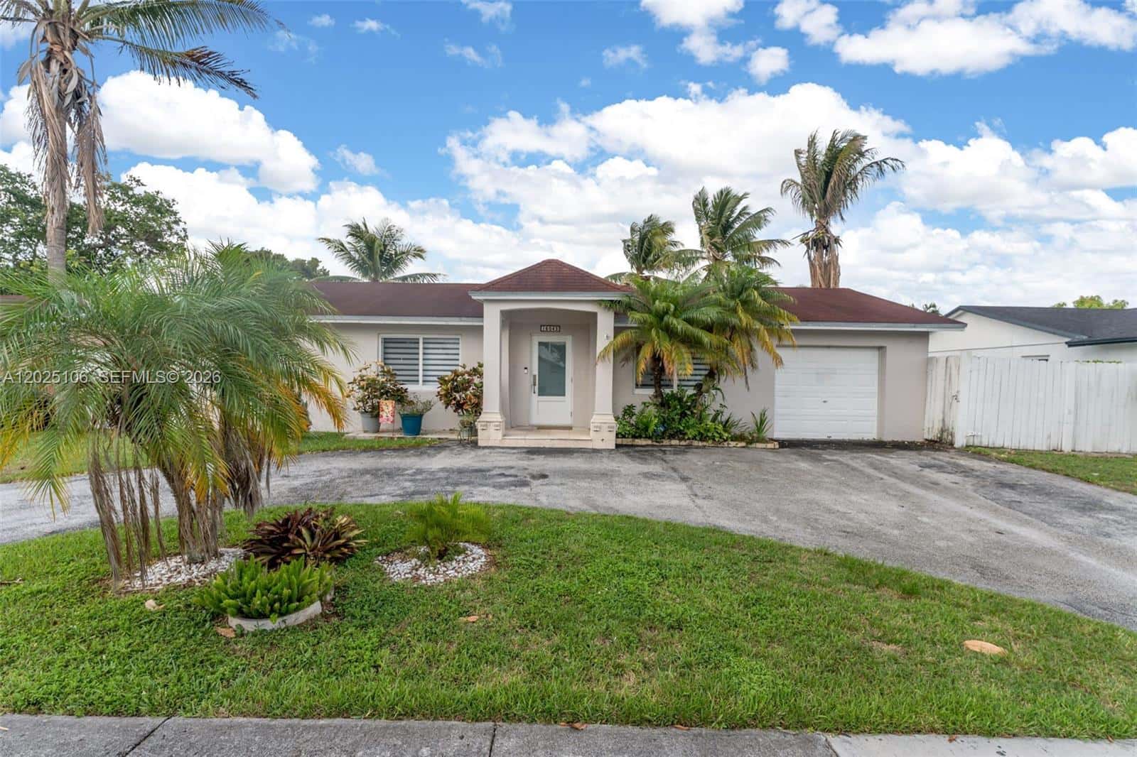 15042 SW 69th St, Miami FL 33193