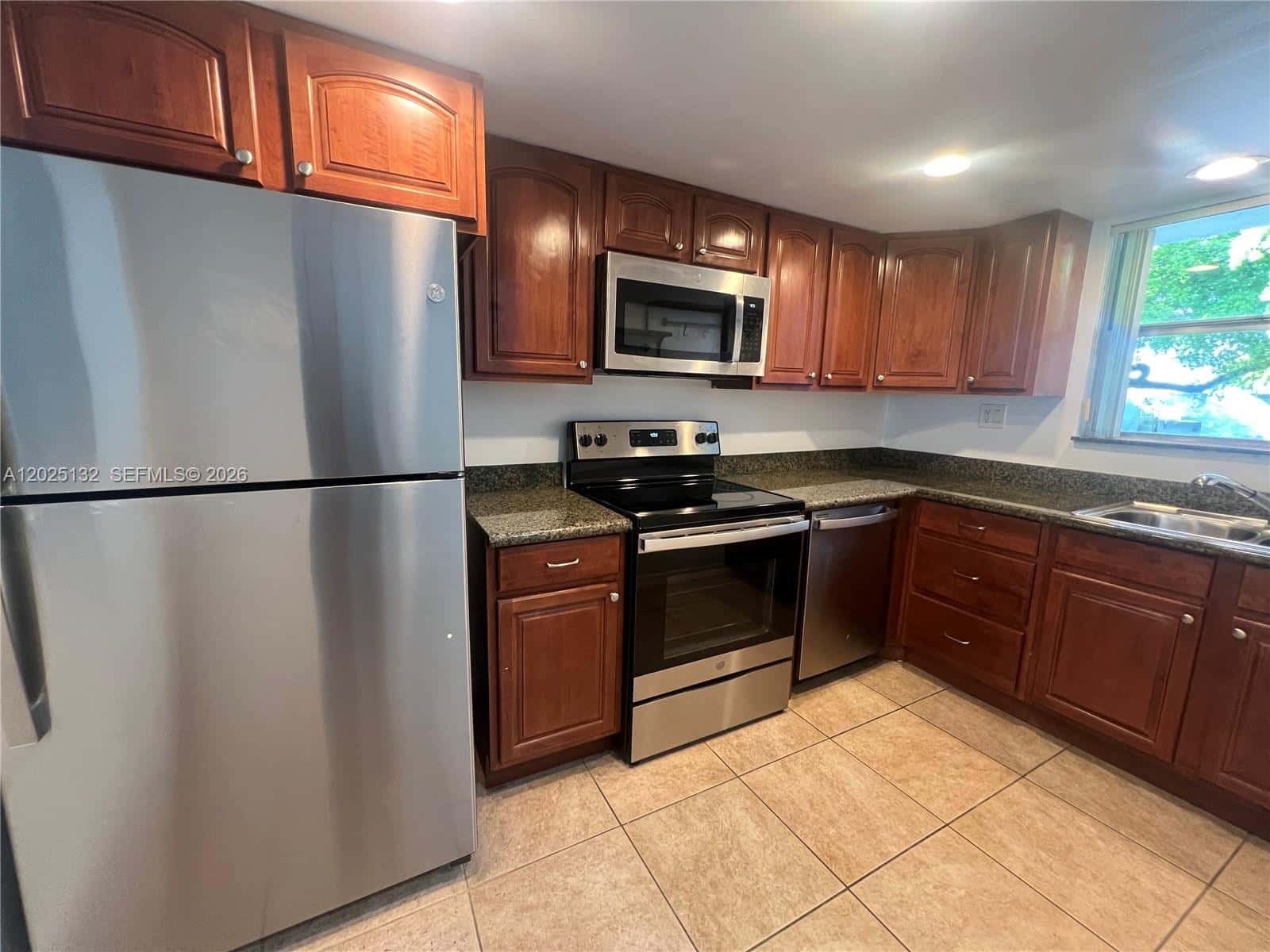 9371 Fontainebleau Blvd # I205, Miami FL 33172