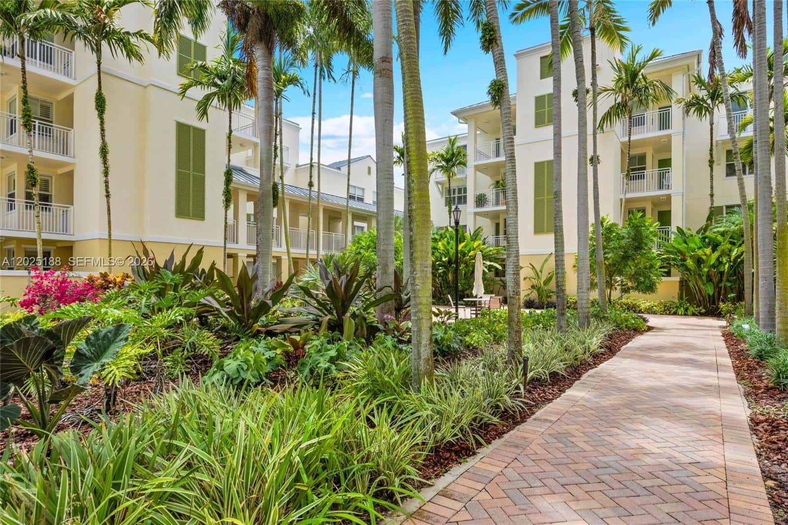 7620 SW 102nd St # 121, Pinecrest FL 33156