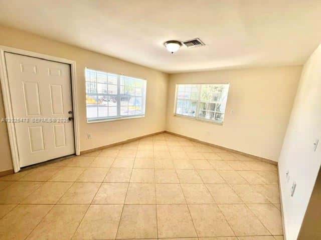 696 NE 85th St # 1, Miami FL 33138