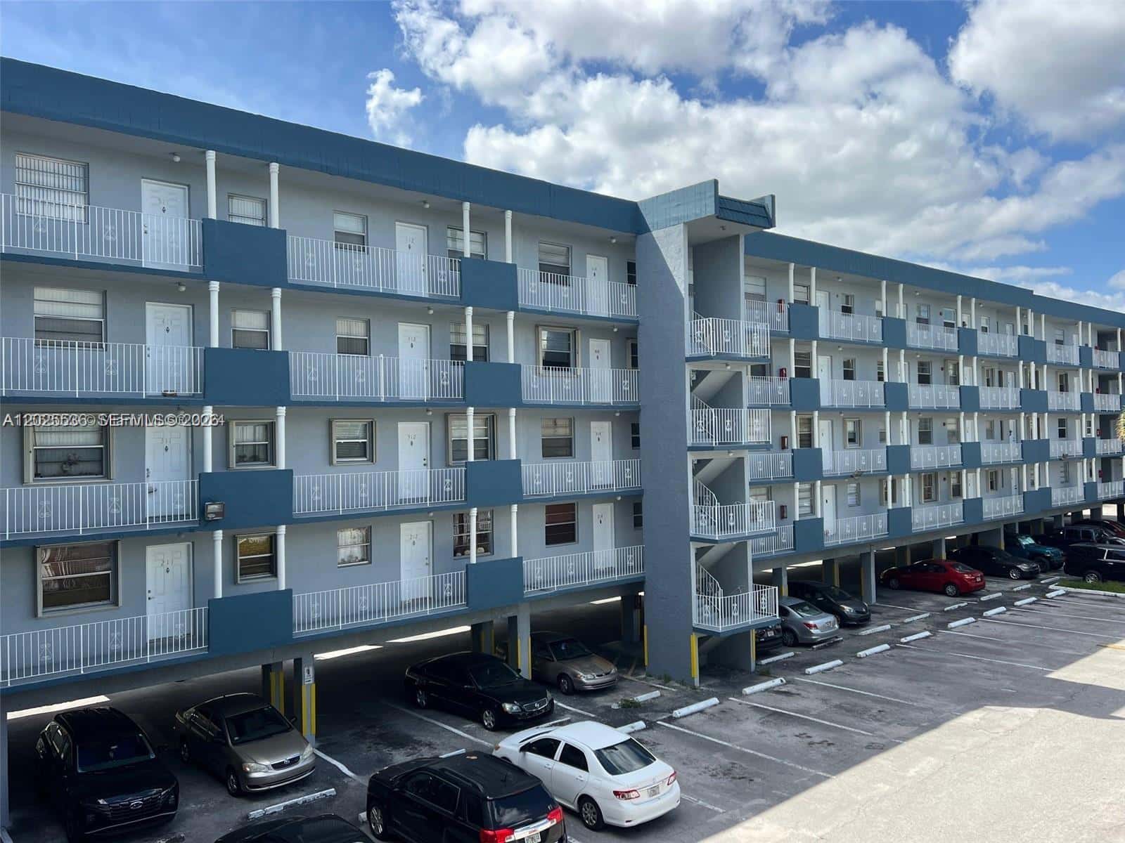 1655 W 44th Pl # 211, Hialeah FL 33012