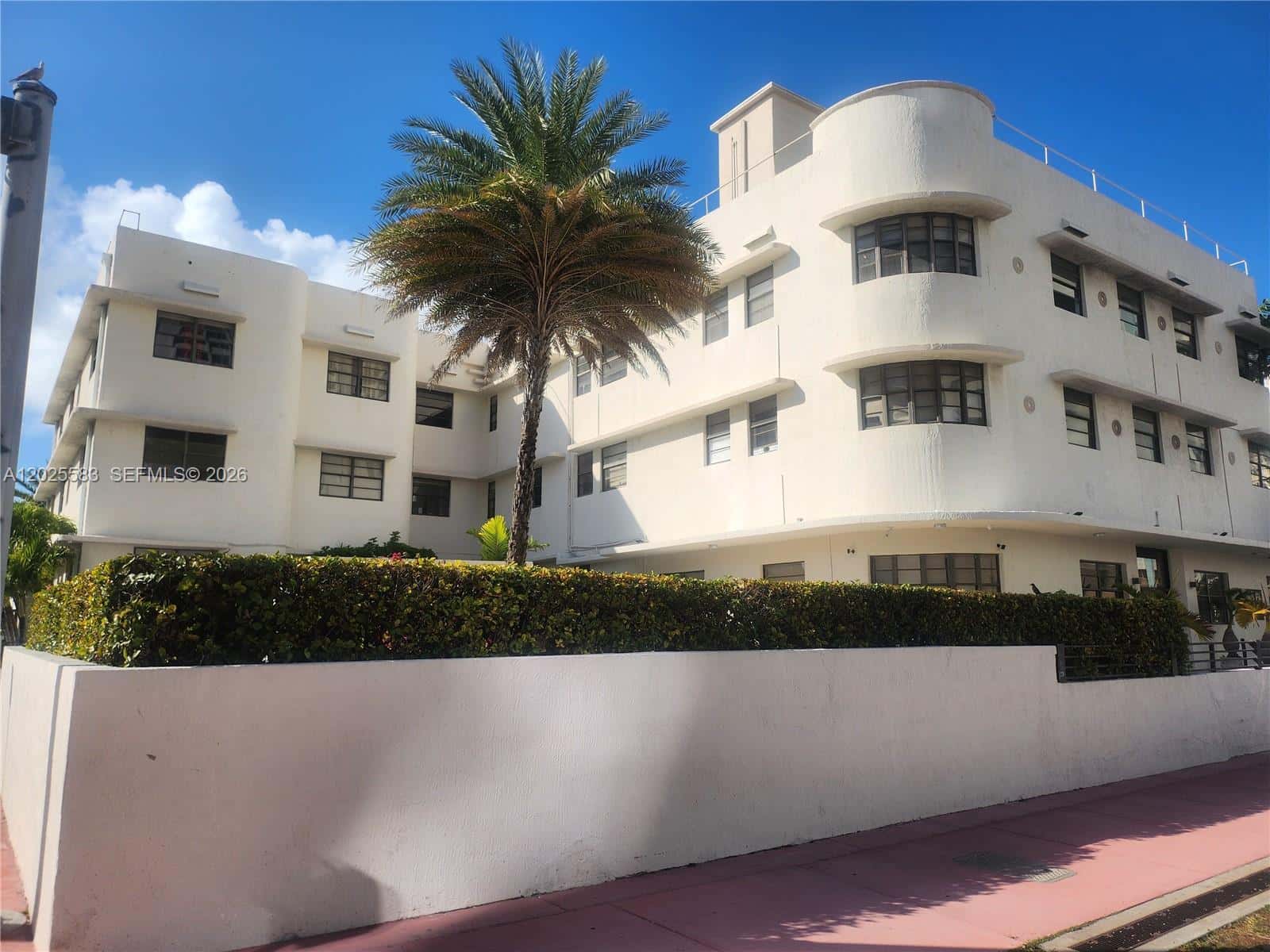 2700 Collins Ave # 208, Miami Beach FL 33140