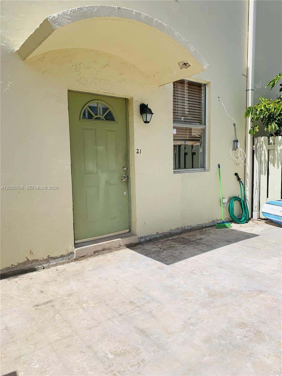 1651 NE 115th St # 21C, Miami FL 33181