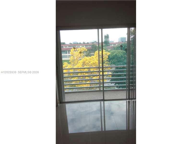 2880 NE 203rd St # B25, Aventura FL 33180