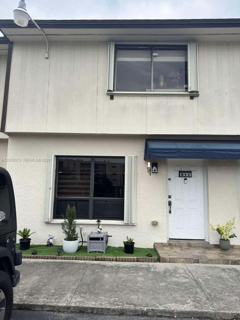 8430 NW 8th St # B11, Miami FL 33126