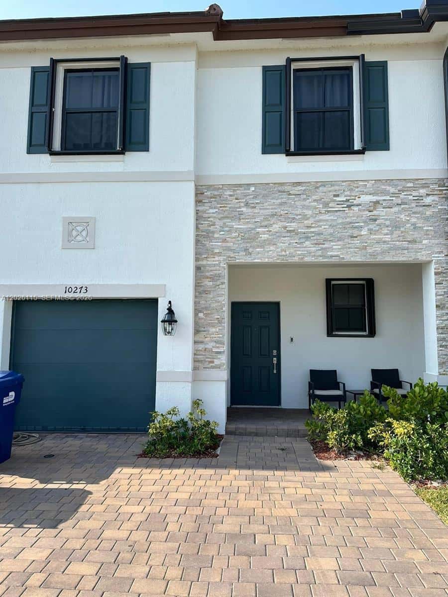 10273 SW 231st Ln, Miami FL 33190