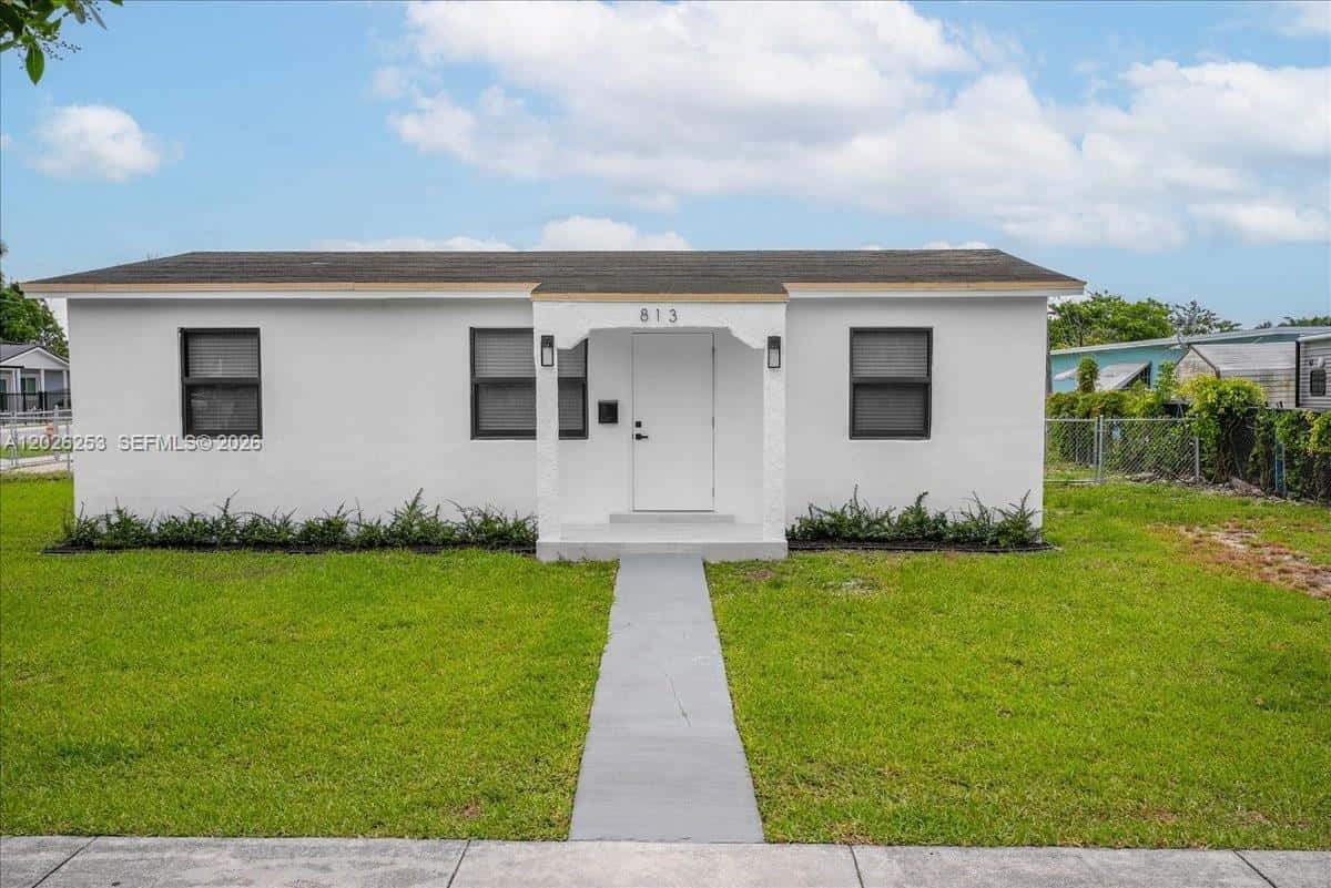 813 NW 6th Ave, Florida City FL 33034