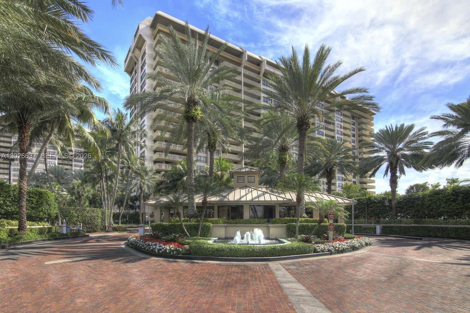2 Grove Isle Dr # B1706, Miami FL 33133