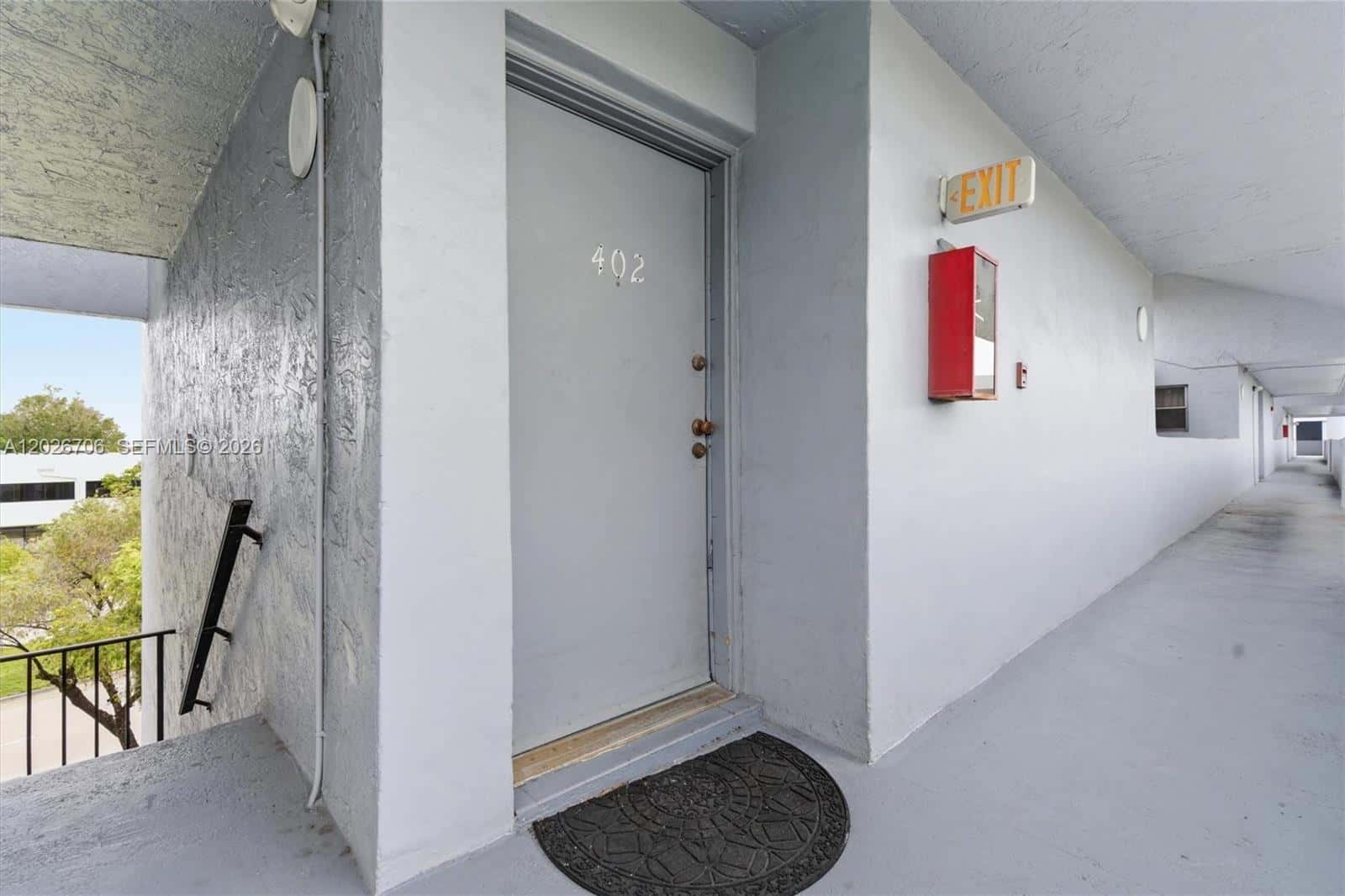 210 Fontainebleau Blvd # 402, Miami FL 33172