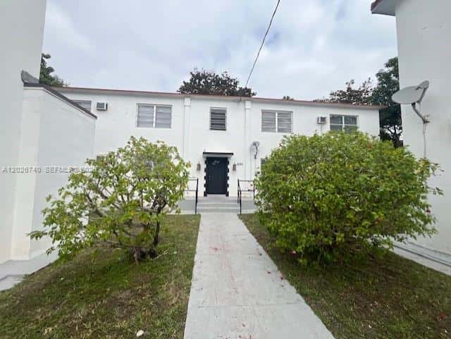 535 SW 7th St # 4, Miami FL 33130