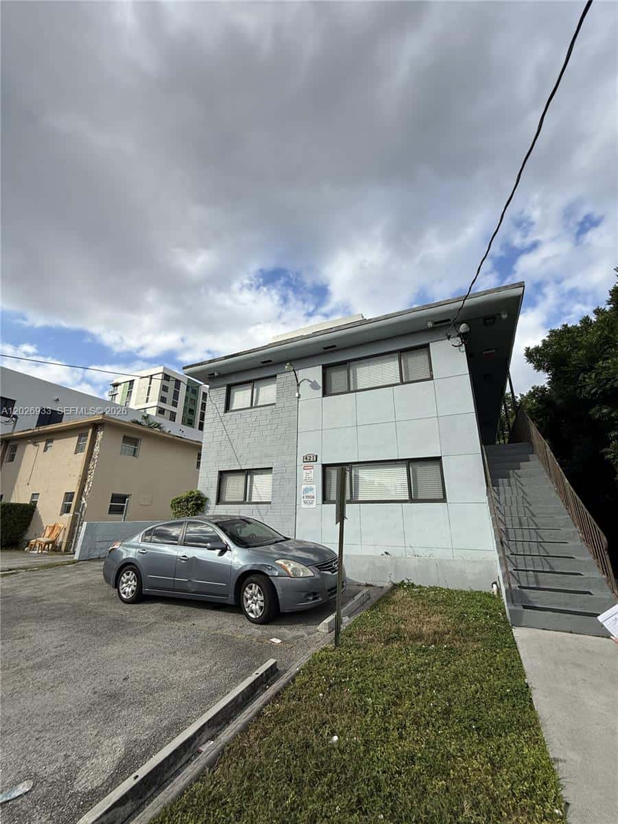 421 SW 6th St # 7, Miami FL 33130