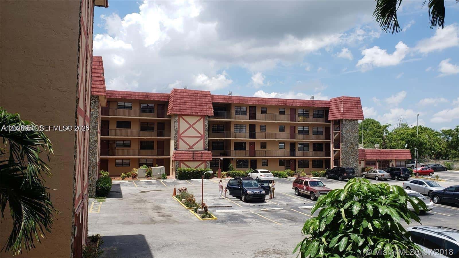 1325 W 68th St # 214, Hialeah FL 33014