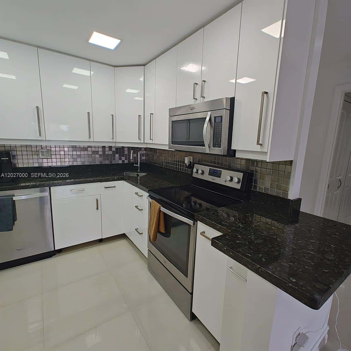 2750 NE 183rd St # 301, Aventura FL 33160