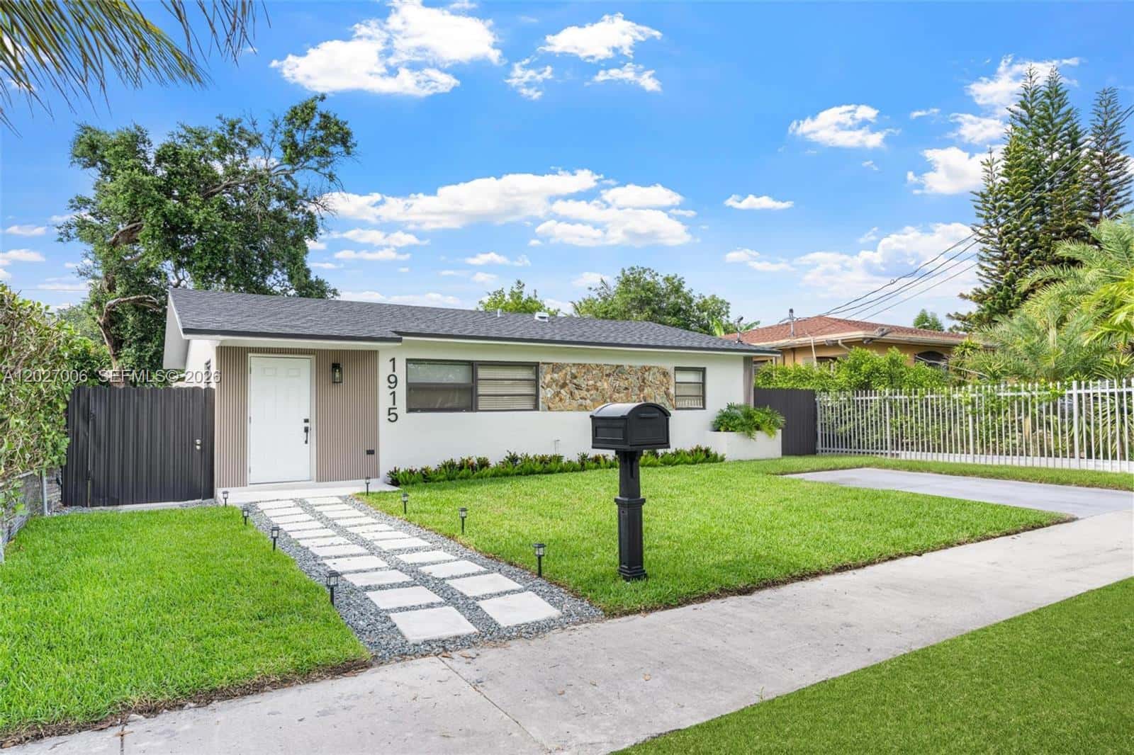 1915 NW 86th St, Miami FL 33147