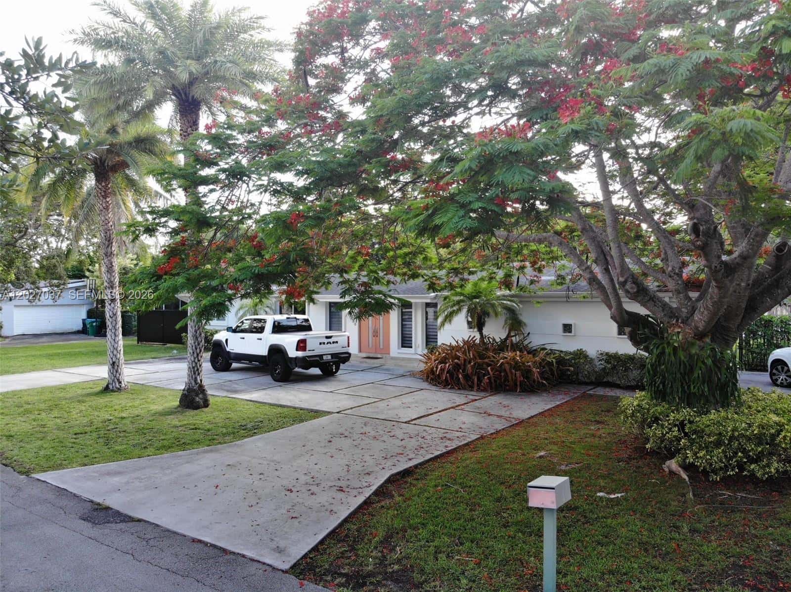 12800 SW 82nd Ct, Pinecrest FL 33156