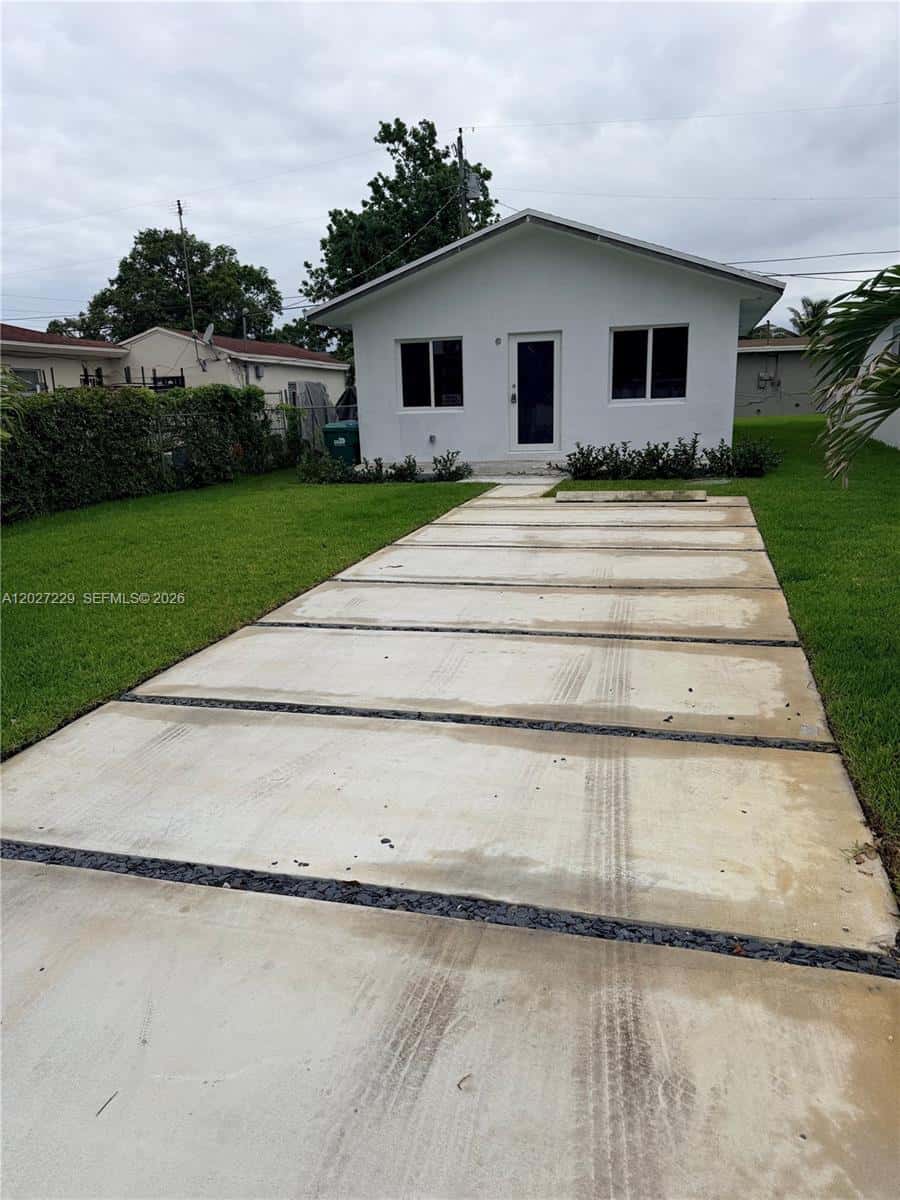 1185 NW 100th St # 1185, Miami FL 33150