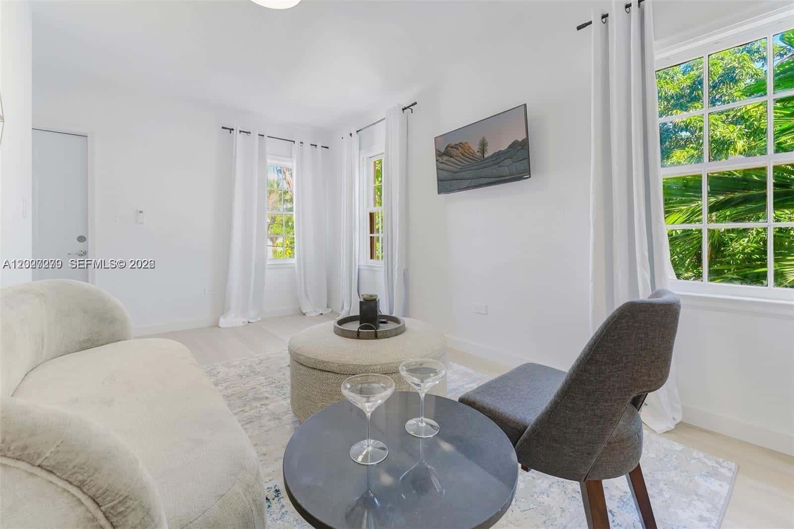 421 75th St # 4, Miami Beach FL 33141