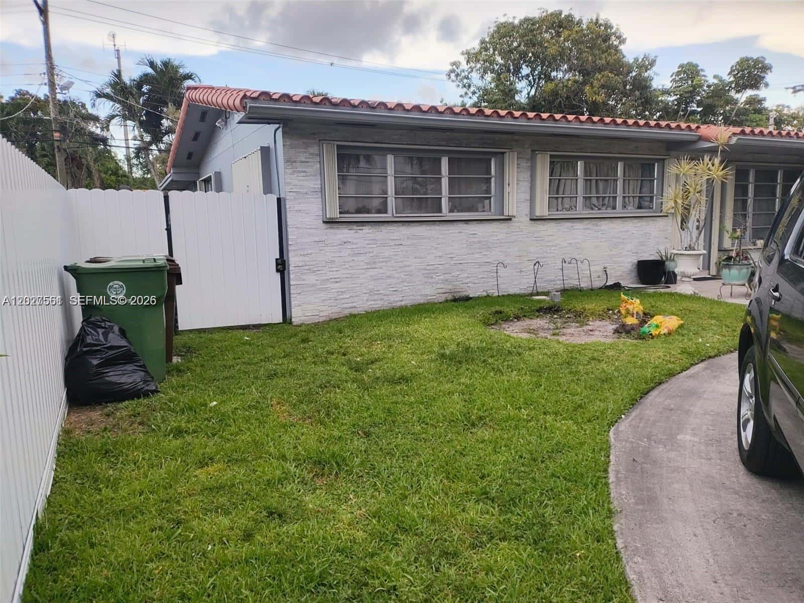 1090 W 60th St # 1, Hialeah FL 33012