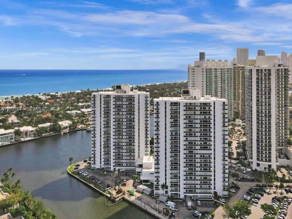 20505 E Country Club Dr # 233, Aventura FL 33180