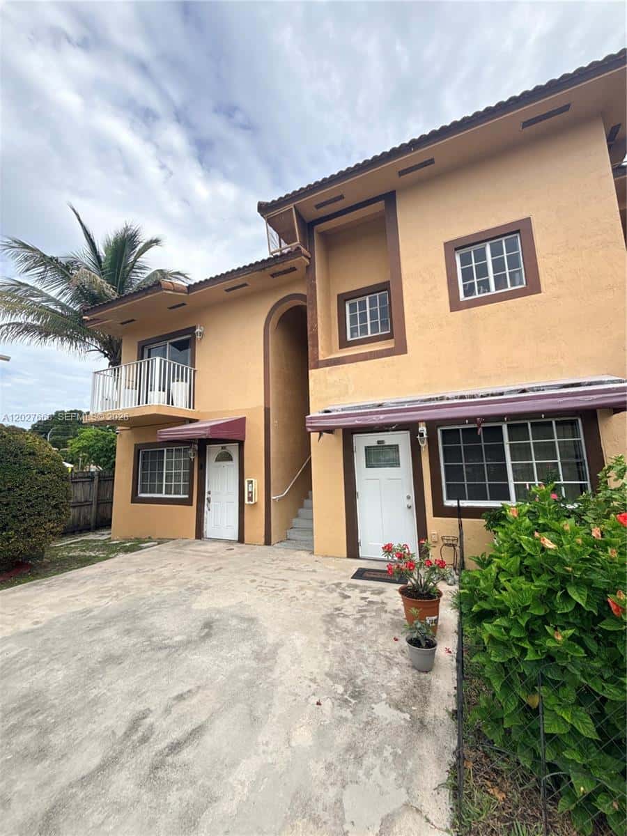 340 E 5th St # 202, Hialeah FL 33010