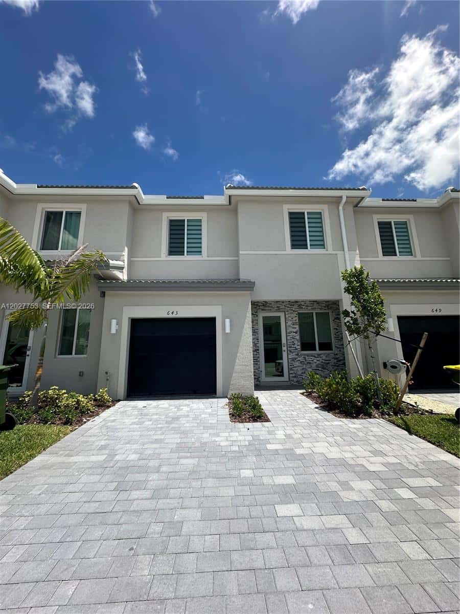 643 SE 15th St, Homestead FL 33034
