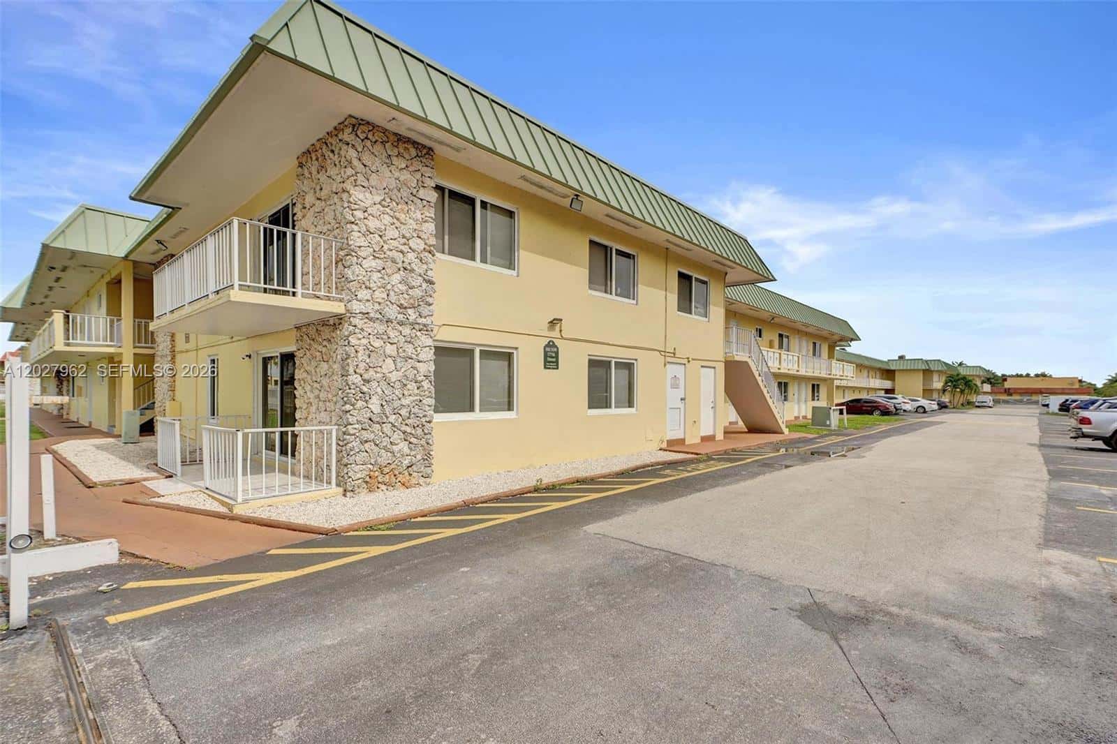 505 NW 177th St # 112, Miami Gardens FL 33169