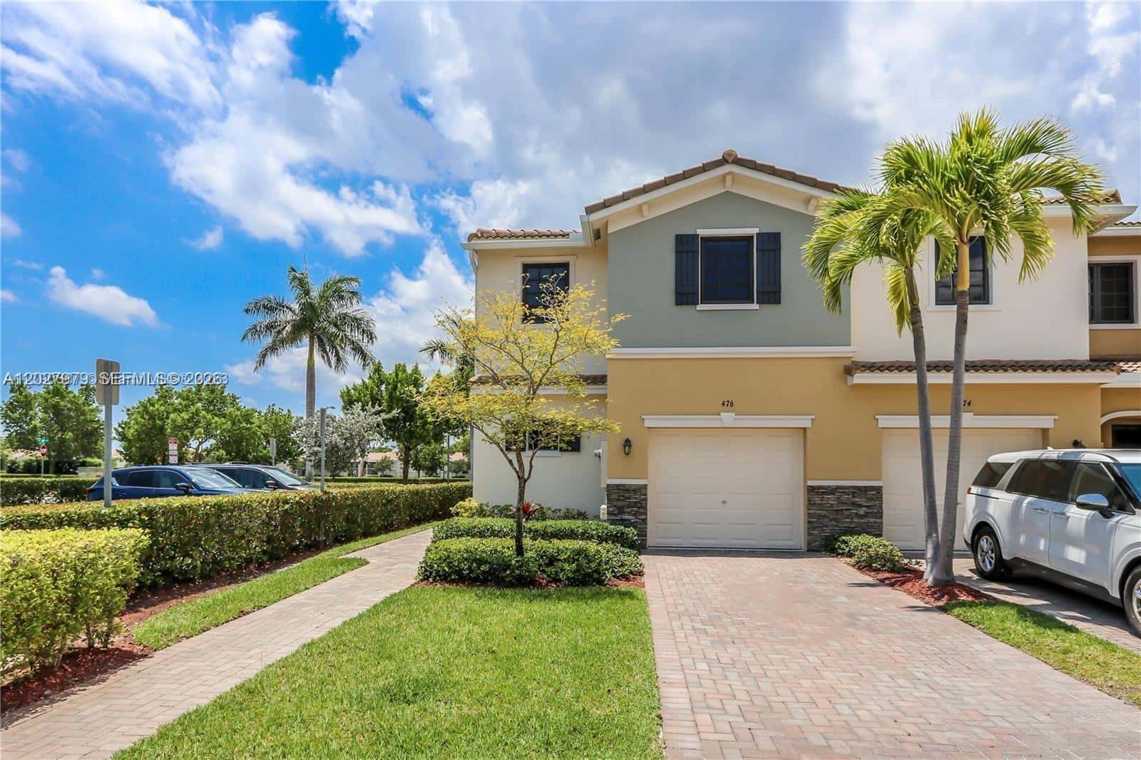 476 NE 194th Ter, Miami FL 33179