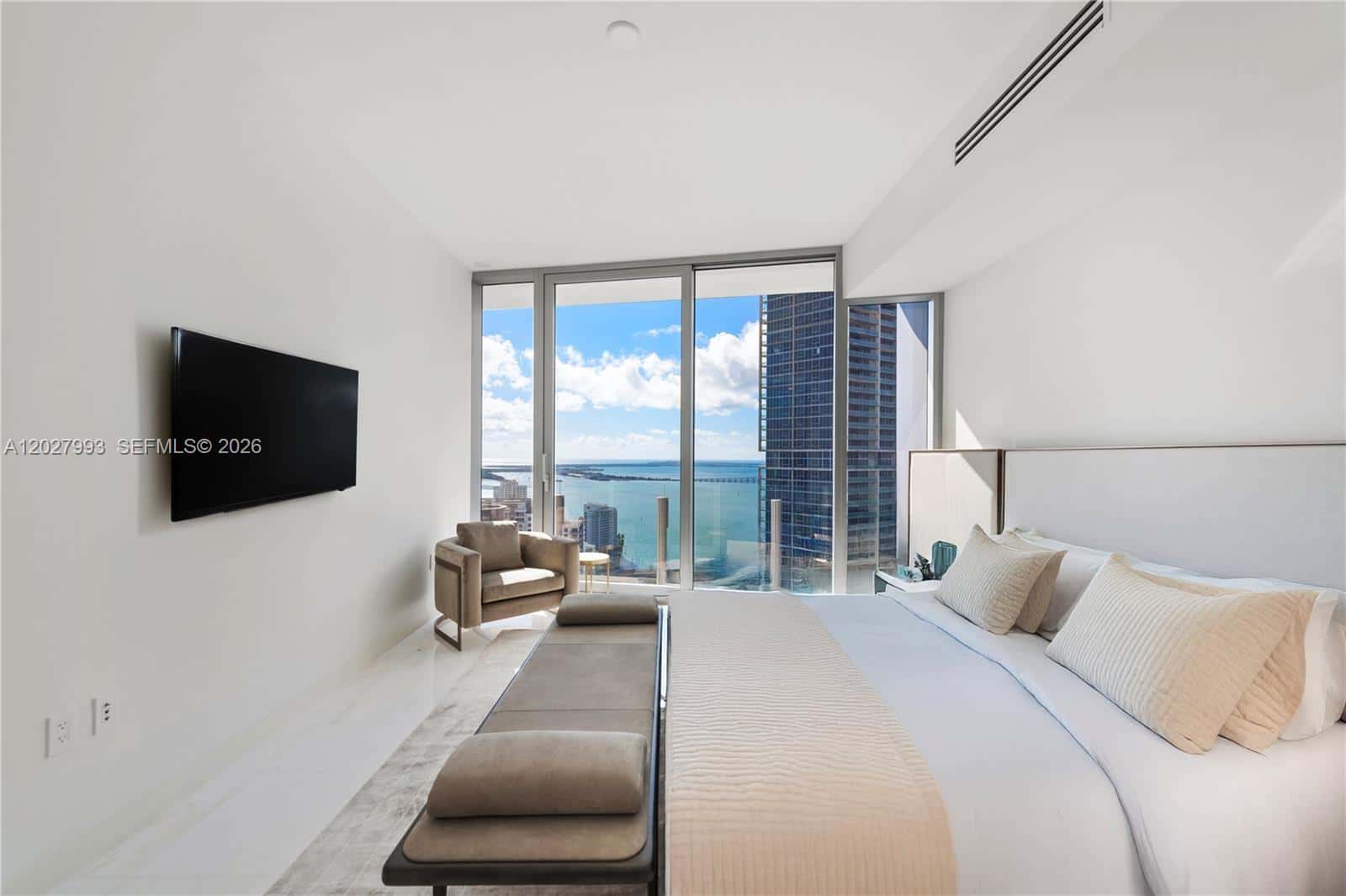 300 Biscayne Boulevard Way # 3905W, Miami FL 33131